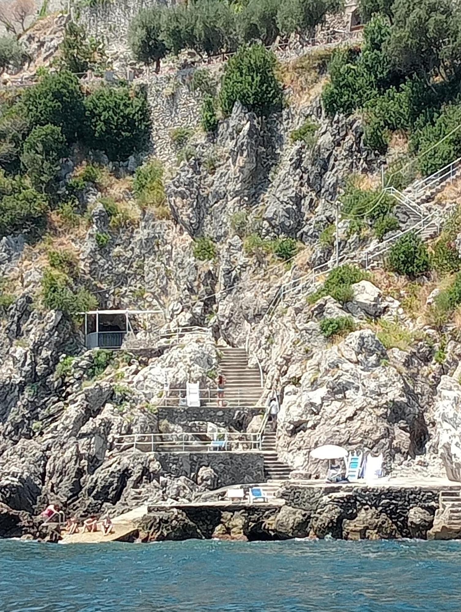 Di Raphael Con Discesa Privata Al Mare